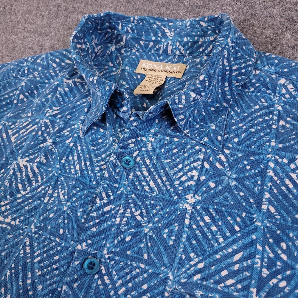 Kona‎ Kai Trading Hawaiian Casual Button-Down Men's Blue XL Silk Tile Motif